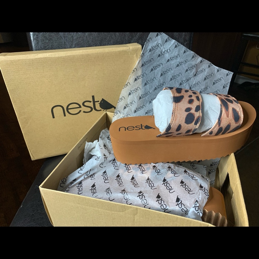 Size 9 NEST Leopard Platform Sandals